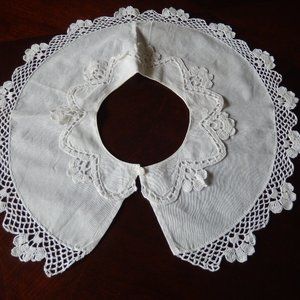 Vintage crocheted lace and cotton fabric round white collar